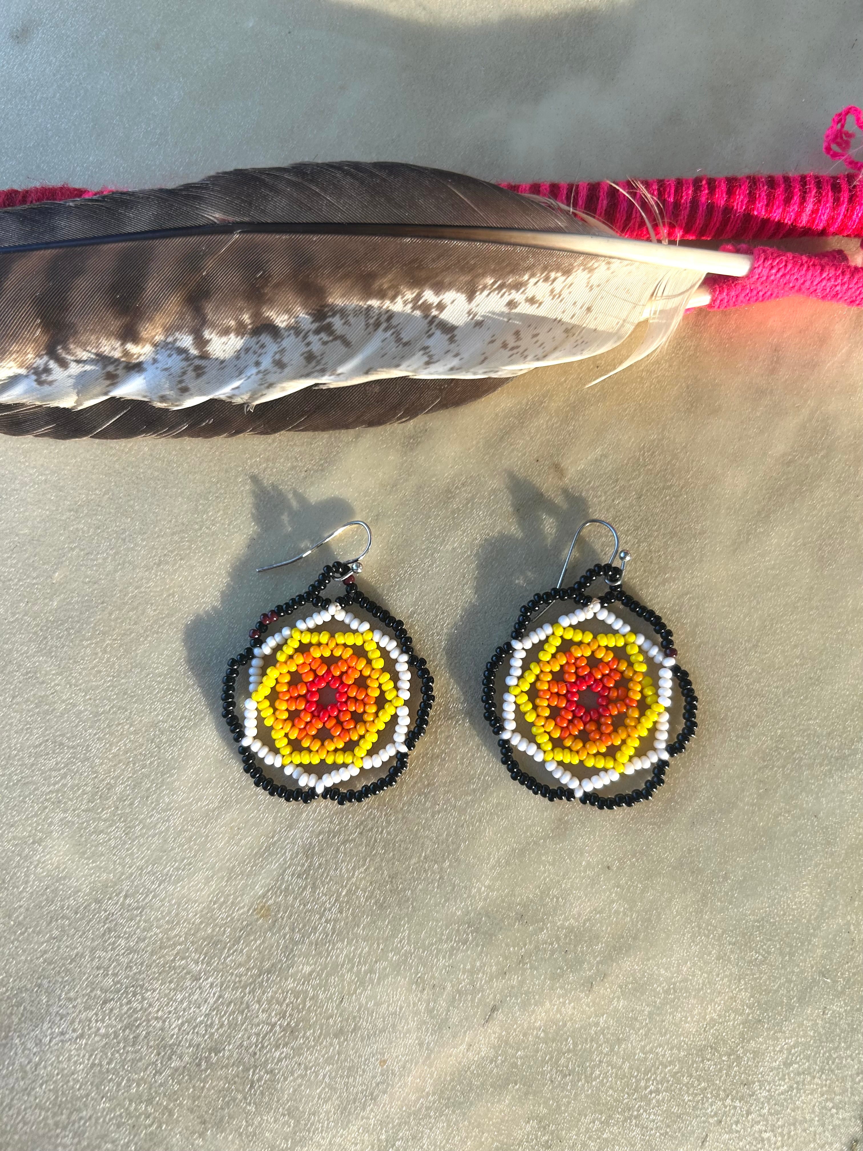 Flor Atrapasueños Solar - Purple & Pink Huichol Flower Beadwork Earrings