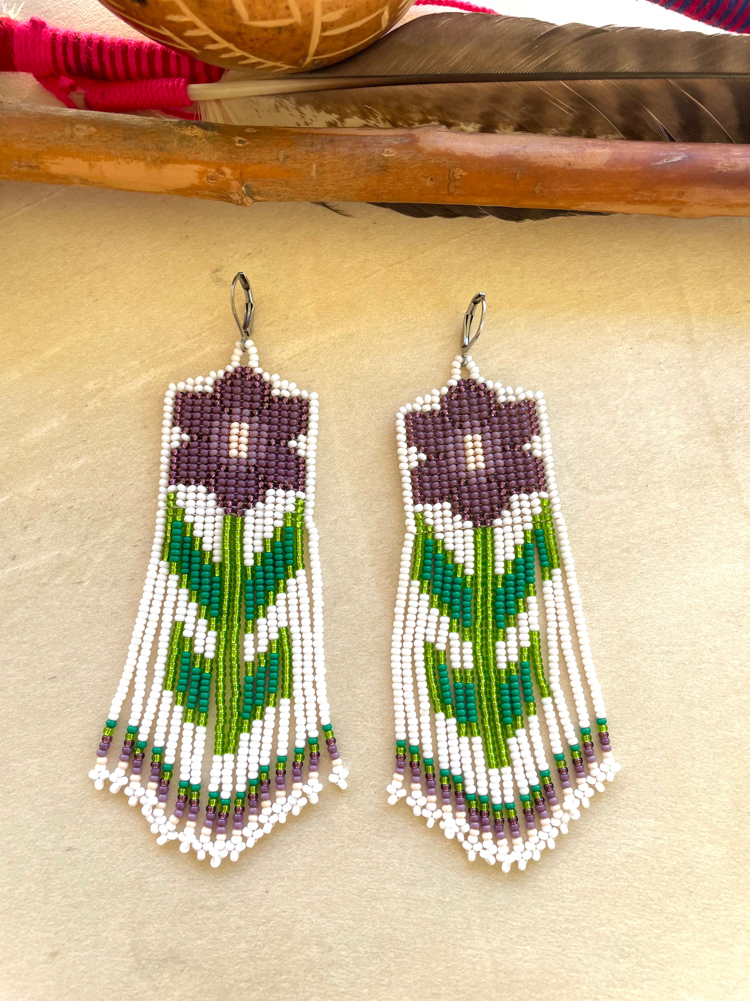 Flor Elegante - Purple & White Huichol Flower Beadwork Earrings