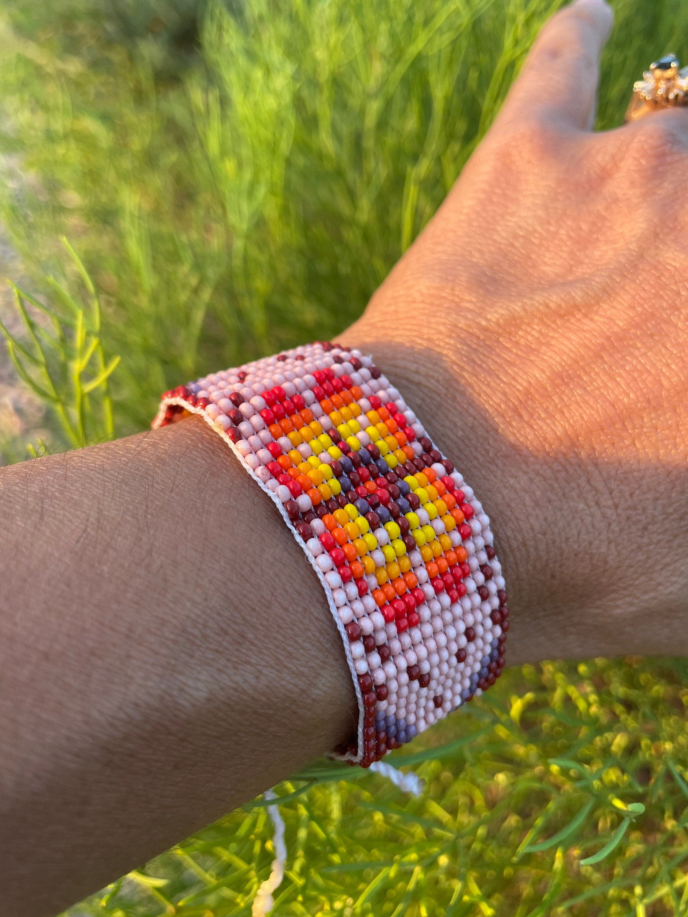 Venado y Peyote - Maroon & Pink Huichol Deer Loom Beadwork Bracelet