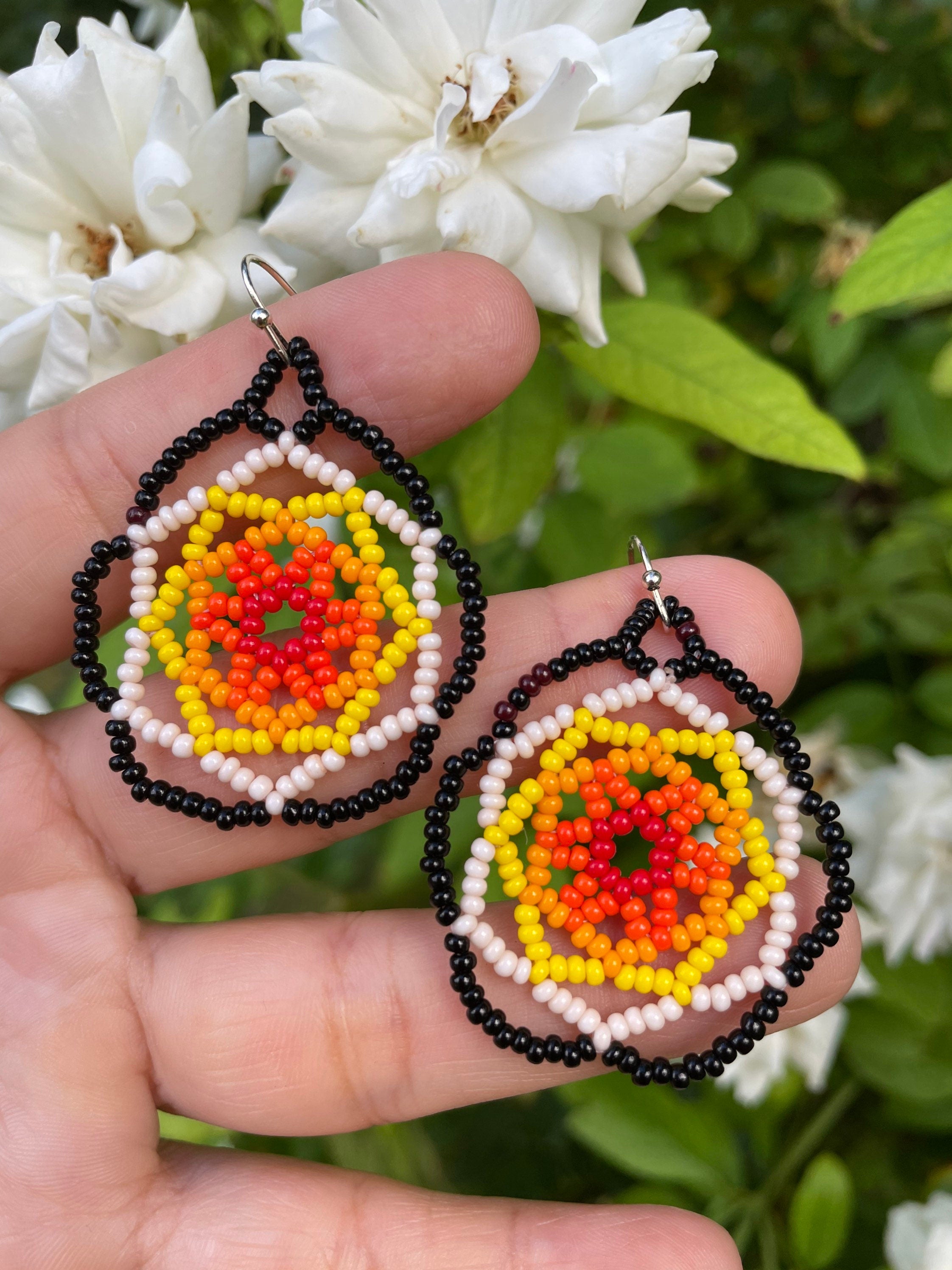 Flor Atrapasueños Solar - Purple & Pink Huichol Flower Beadwork Earrings