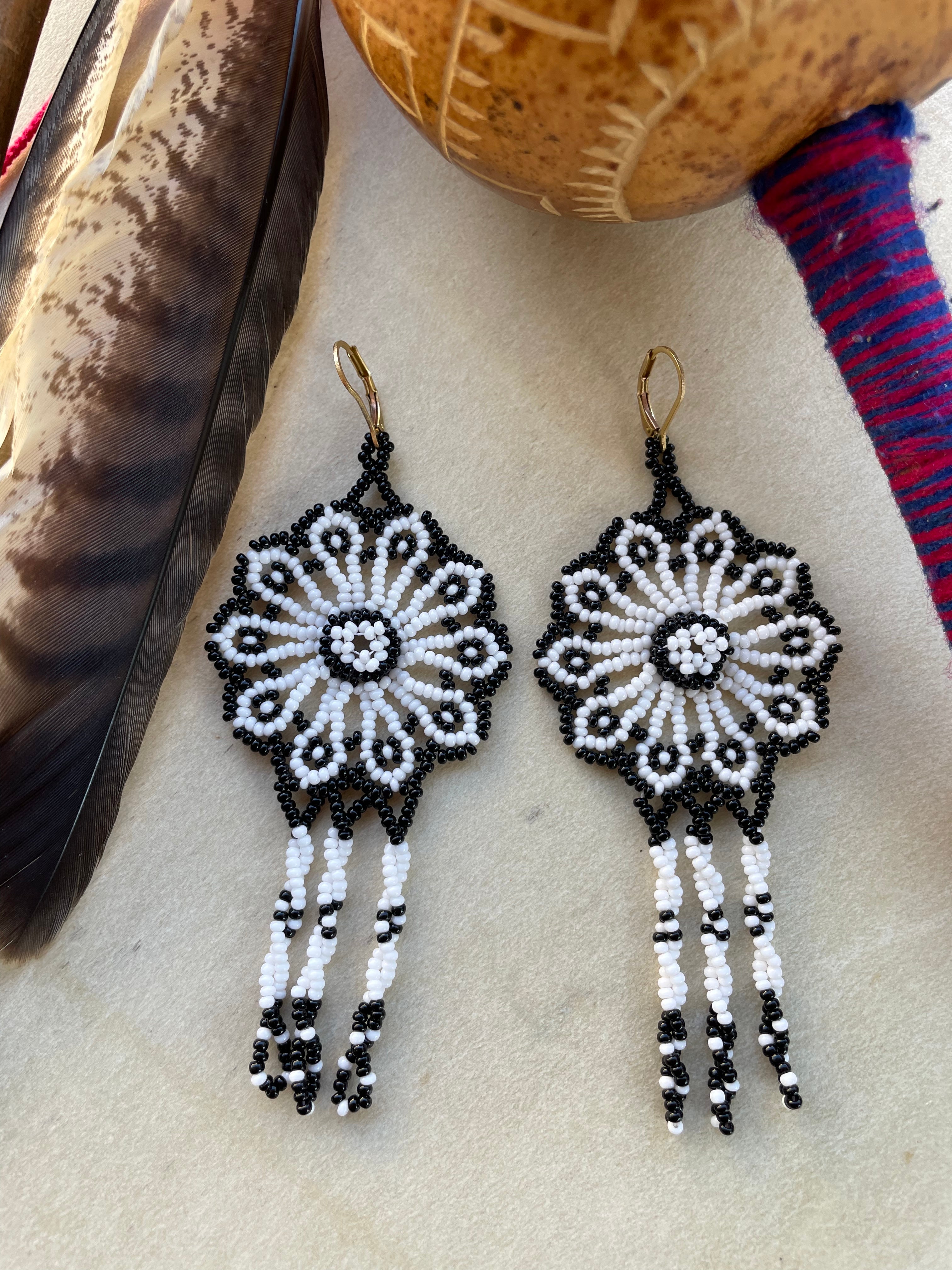 Margaritas - Blanco y Negro Huichol Flower Beadwork Earrings