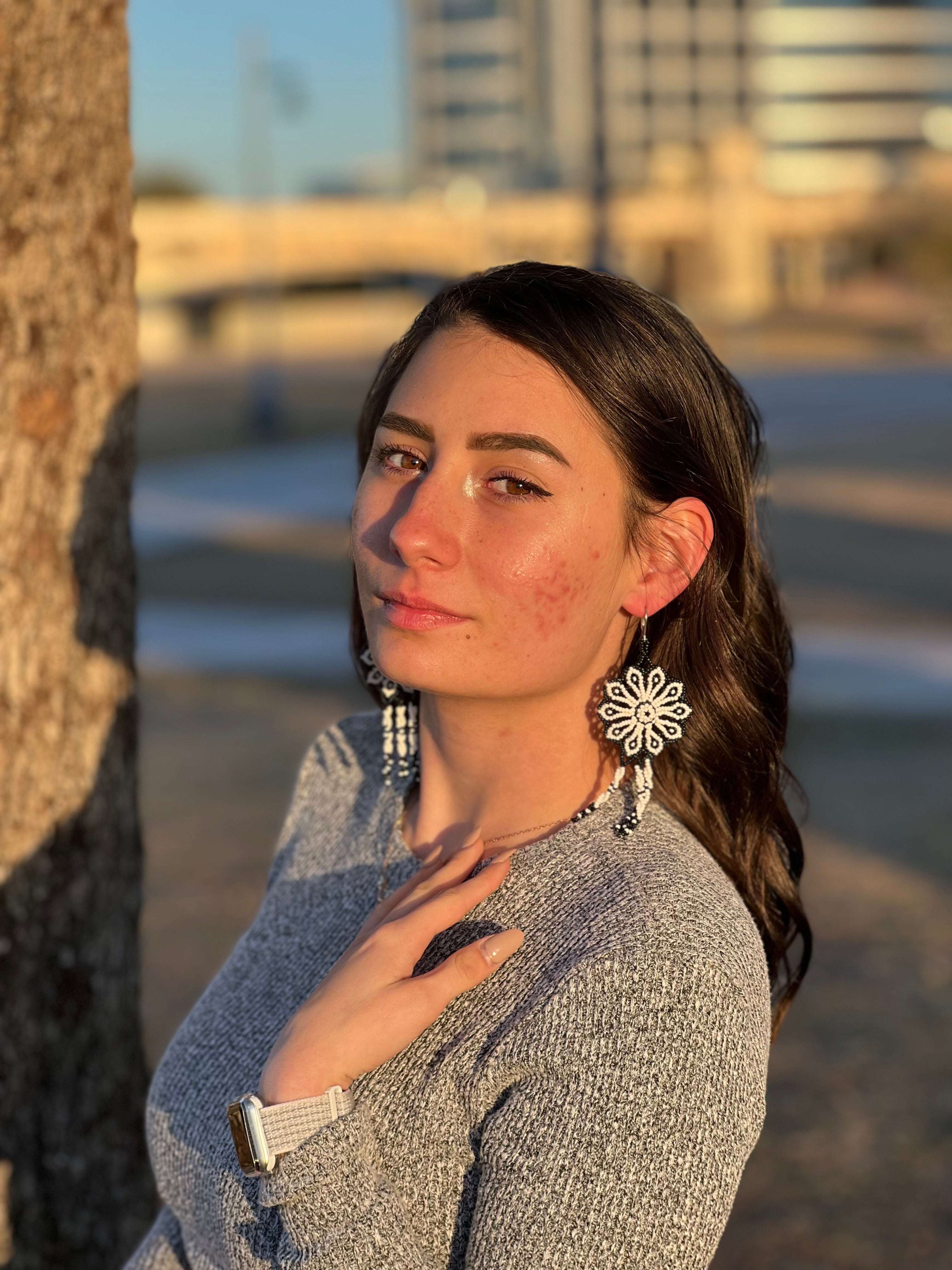 Margaritas - Blanco y Negro Huichol Flower Beadwork Earrings