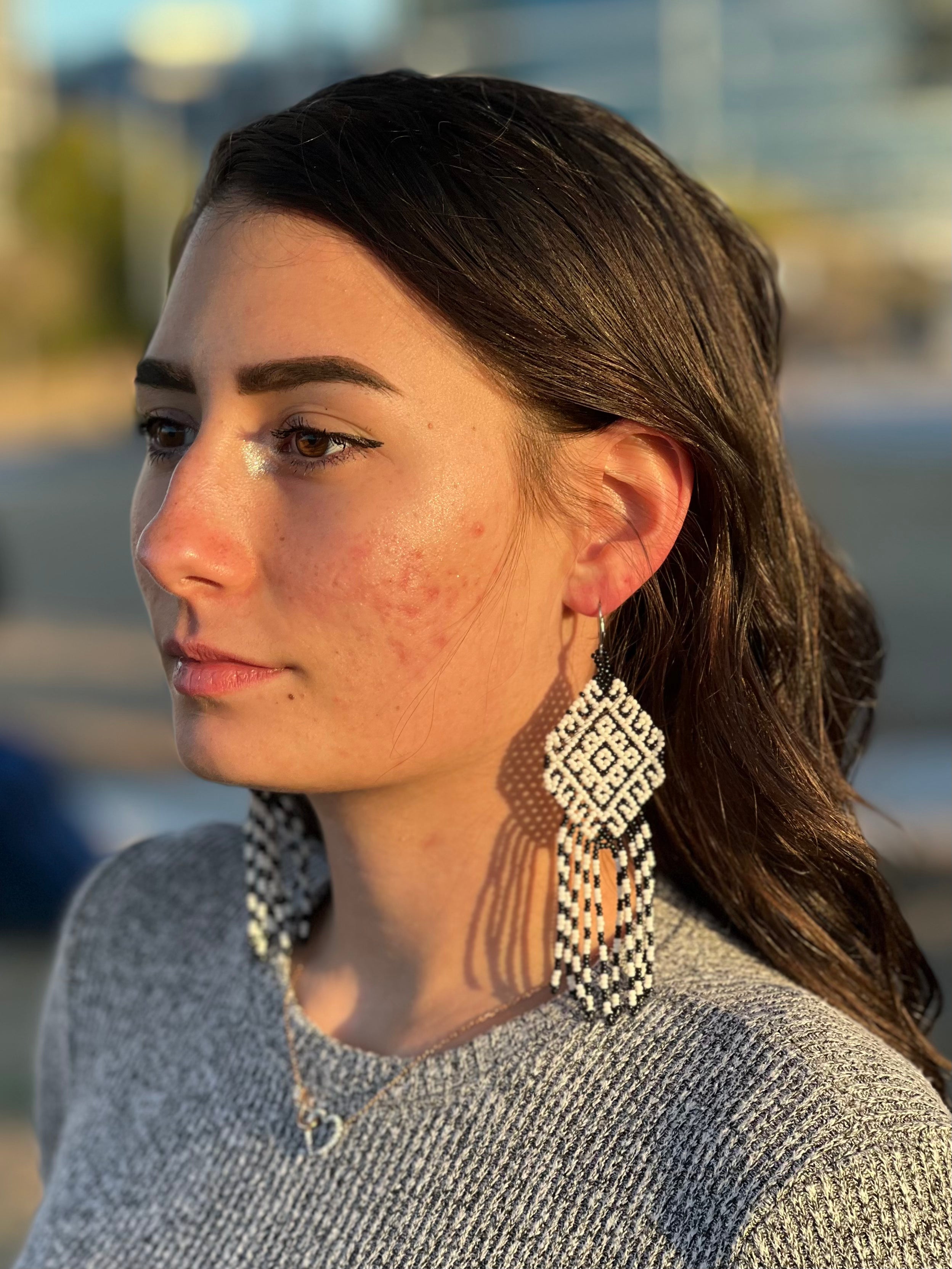 Ojo de Dios Geométrico - Black & White Huichol God’s Eye Beadwork Earrings